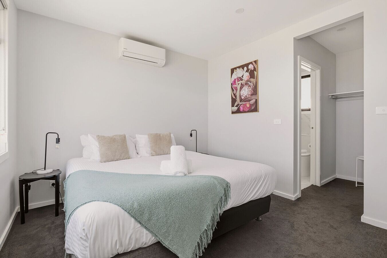 4 bedrooms, desk, WiFi