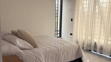 3 chambres, fer et planche à repasser, Wi-Fi gratuit, draps fournis