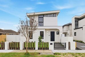 Exterior - Domi Rentals - The Cheltenham Southland House (Cheltenham)