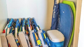 Interior - Free Parking & Beach Gear at 2BR Iconic Whale Building Condo (Honolulu)