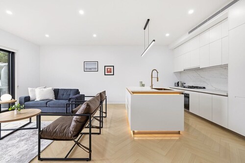 Domi Rentals - The Cheltenham Southland House