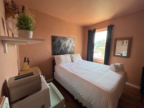 Room - Cozy studio in fabulous Los Angeles with refreshing AC (Los Angeles)