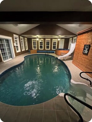 Pool - Perfect 6-bedroom chalet in lovely Clarke's Beach getaway (Clarke's Beach)
