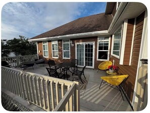 Outdoor dining - Perfect 6-bedroom chalet in lovely Clarke's Beach getaway (Clarke's Beach)