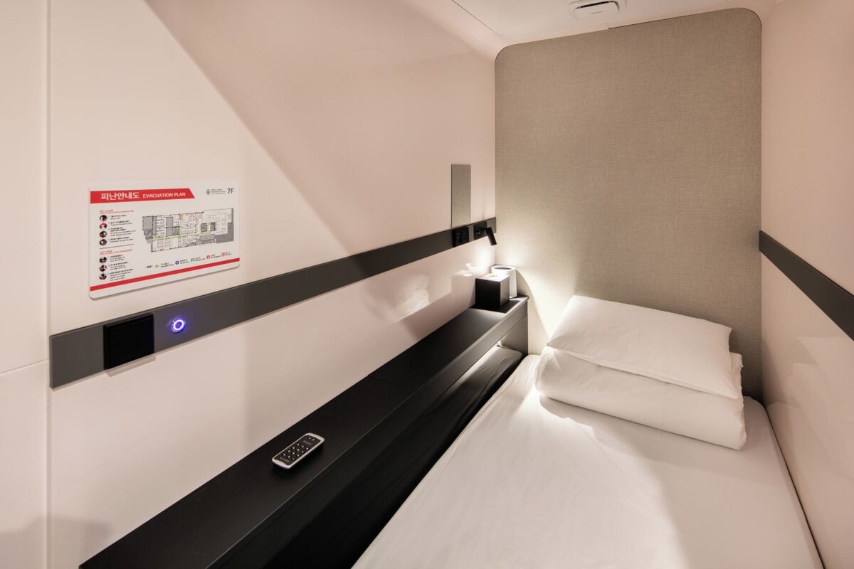 Men Only-Business Class | WiFi (free)