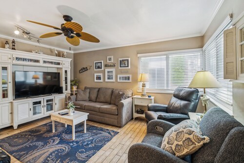 Close to beach! 1-bedroom Entire Condo in Carpinteria