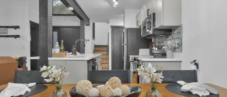 Coffee/tea maker, fridge, microwave, oven