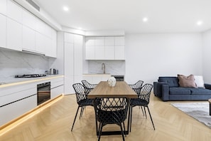 Interior - Domi Rentals - The Cheltenham Southland House (Cheltenham)