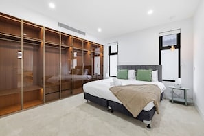 3 bedrooms, WiFi - Domi Rentals - The Cheltenham Southland House (Cheltenham)