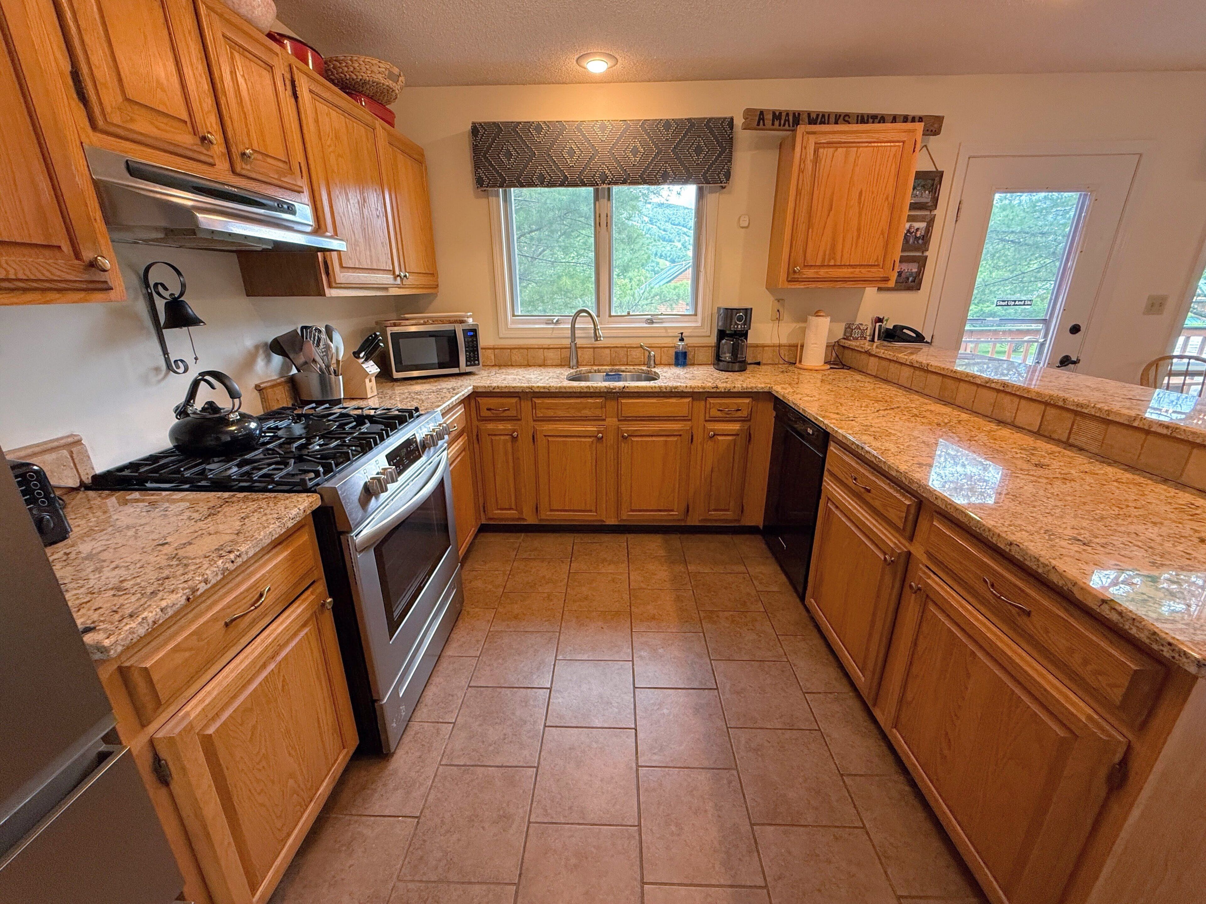 Coffee/tea maker, fridge, microwave, oven