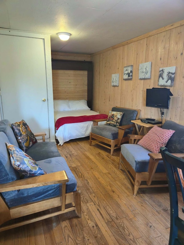 1 bedroom, WiFi (free), bed sheets