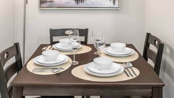 Casa, 2 habitaciones | Restaurantes