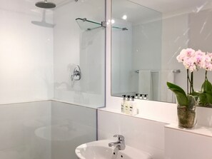Bathroom - Midtown Rentals at Perspectives (Cape Town)