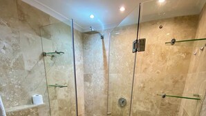 Bathroom - Midtown Rentals at Perspectives (Cape Town)