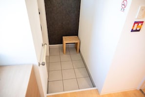 Casa básica, 2 quartos, sacada, vista para o oceano | Parte interna