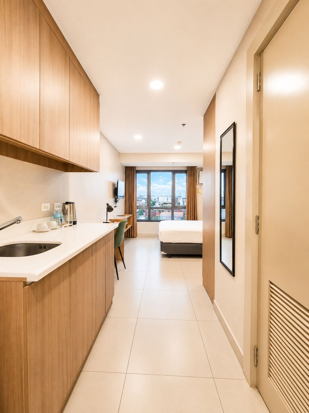 Deluxe Queen Room | Desk, free WiFi, bed sheets