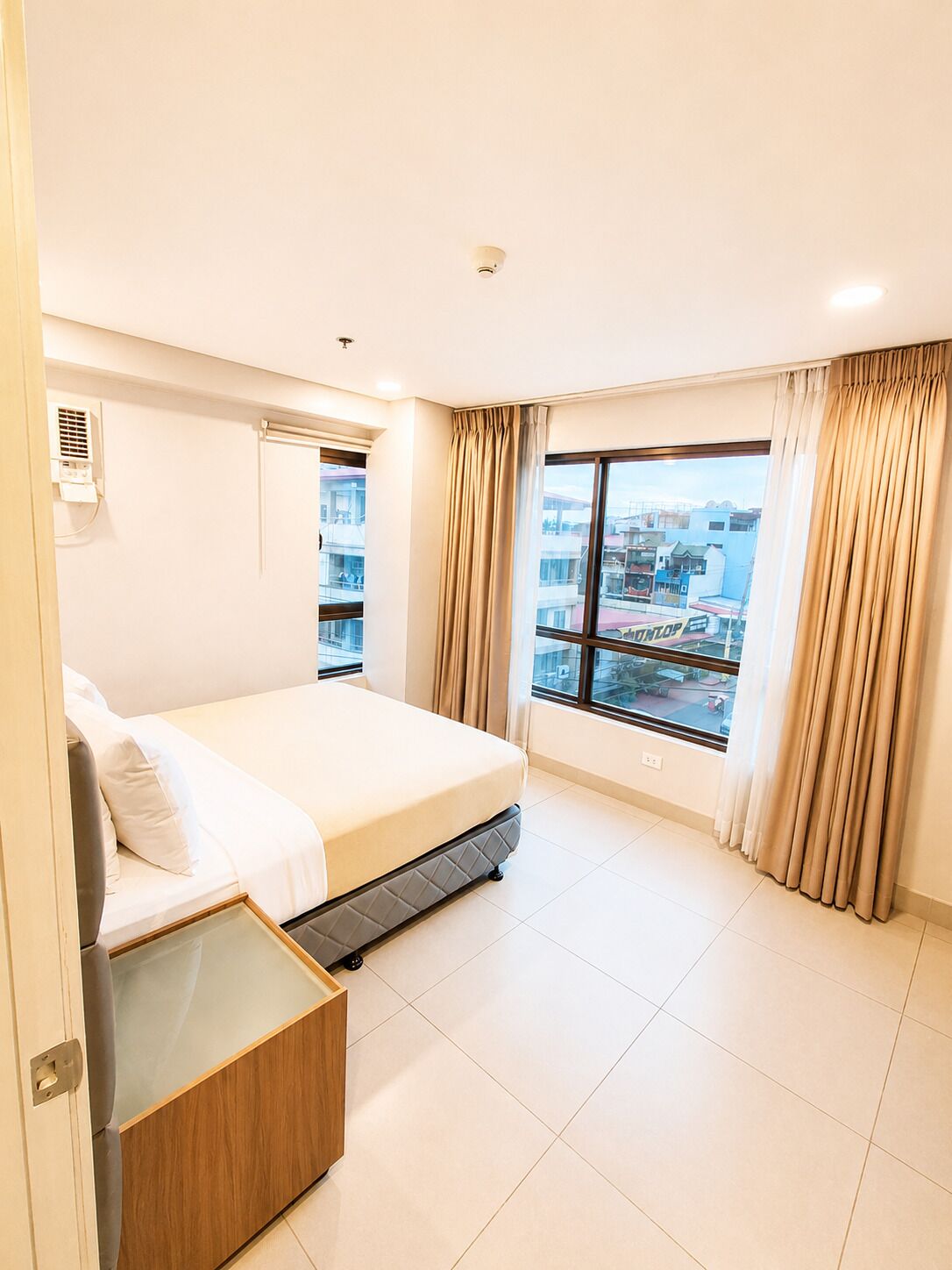 One Bedroom Suite | Desk, free WiFi
