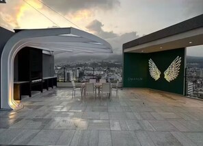 تناول الطعام بالخارج