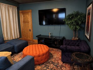 Living area - Renovated 3BR Detroit Home | Sleeps 6 (Detroit)