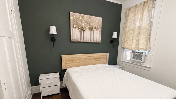 3 habitaciones, tabla de planchar con plancha, wifi y ropa de cama 