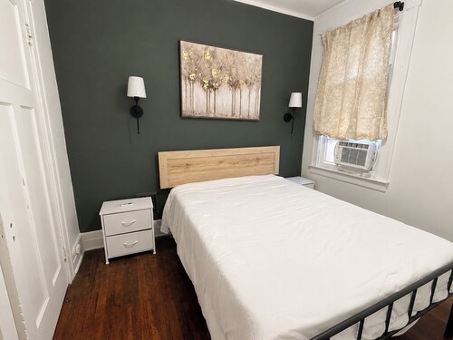 Renovated 3BR Detroit Home | Sleeps 6