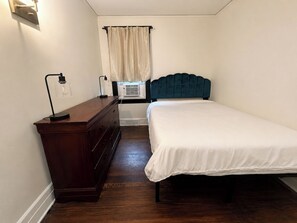 Room - Renovated 3BR Detroit Home | Sleeps 6 (Detroit)