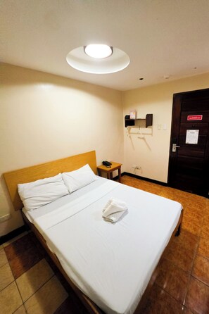 Desk - Midcon Apartelle Quezon City (Quezon City)