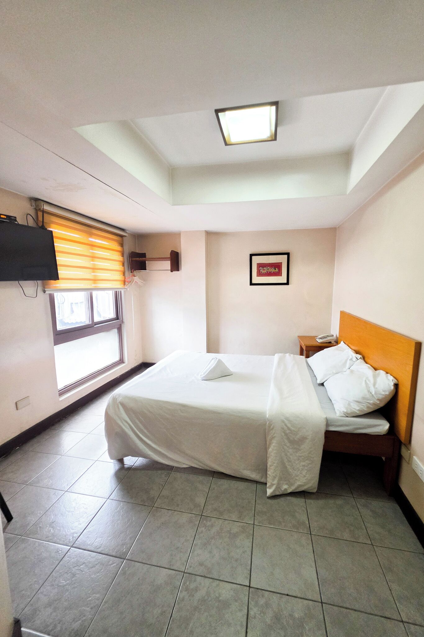 Habitación Deluxe | Escritorio y ropa de cama