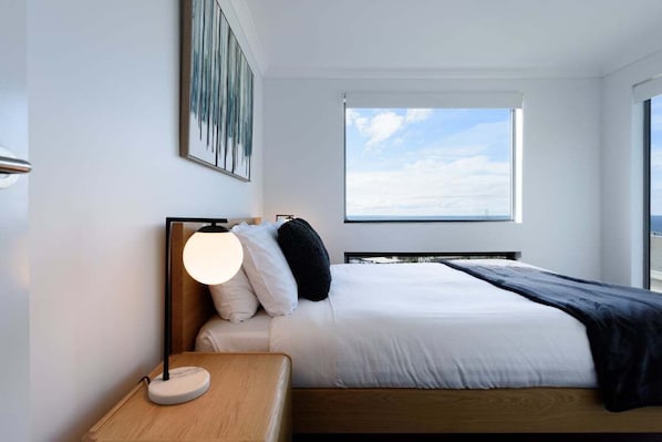 3 bedrooms, desk, iron/ironing board, WiFi