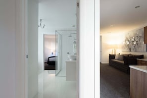 Hair dryer, towels, shampoo - Family-Friendly Coastal Home with Ocean Views (Burnie)