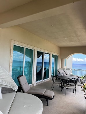 Outdoor dining - Vrbo Property (Cozumel)