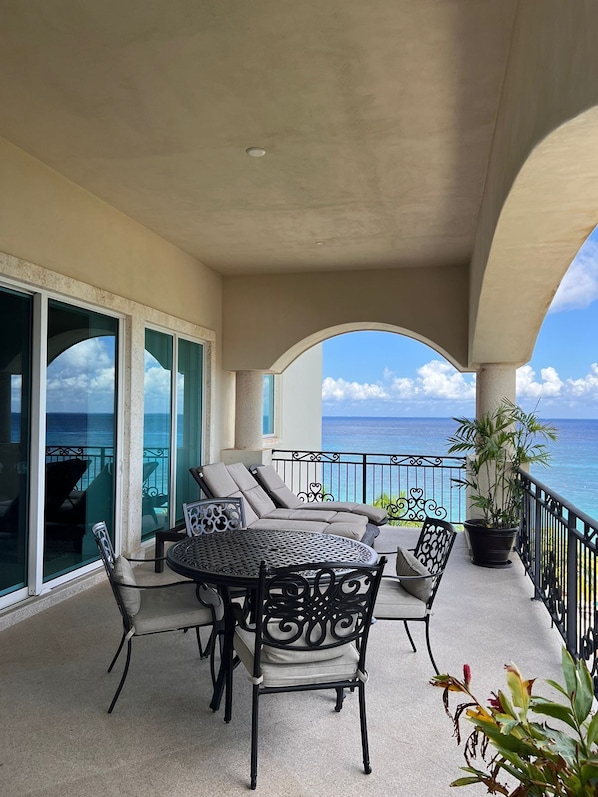 Outdoor dining - Vrbo Property (Cozumel)