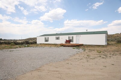 3BR/2BA Private Acreage Home near Pinedale