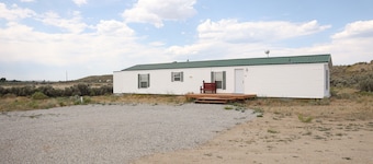 3BR/2BA Private Acreage Home near Pinedale