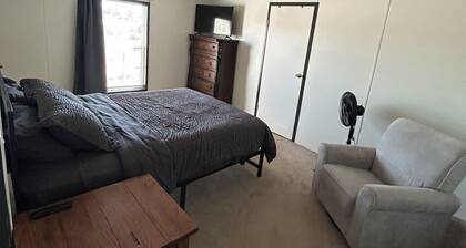 3BR/2BA Private Acreage Home near Pinedale