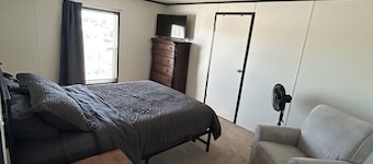 3BR/2BA Private Acreage Home near Pinedale