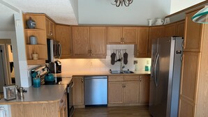 Private kitchen - Beautiful and Spacious Home w/ Huge Yard in Quiet Family Cul‑de‑Sac (Calgary)