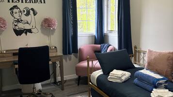 3 bedrooms, iron/ironing board, WiFi, bed sheets