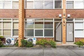 Property grounds - Domi Rentals - The Murra Apartments (Murrumbeena)
