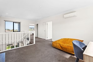 Interior - Domi Rentals - The Fregon Townhouse (Clayton)