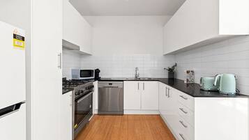 Fridge, microwave, oven, stovetop
