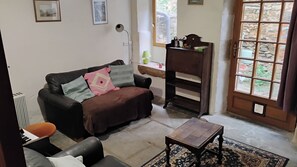 Living area - Cozy Retreat in Tranquil Rancon (Rancon)