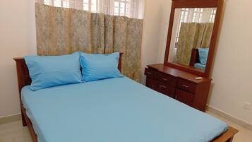 3 bedrooms, iron/ironing board, WiFi, bed sheets