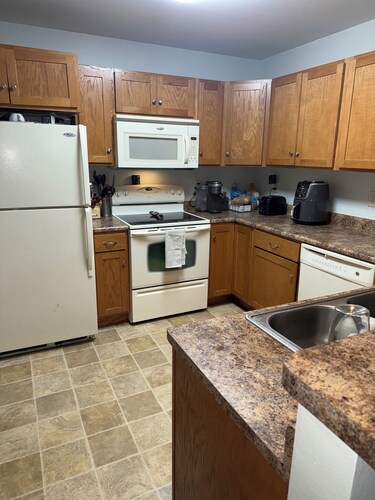 Superb 2-bedroom house in Oshkosh - WALKING DISTANCE TO EAA