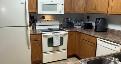 Superb 2-bedroom house in Oshkosh - WALKING DISTANCE TO EAA
