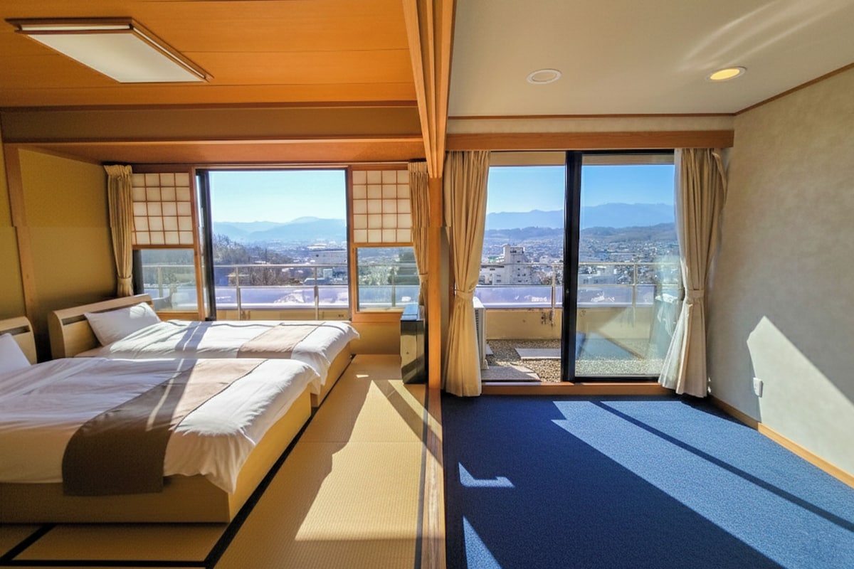 Basic Quadruple Room, City View | WiFi (free)