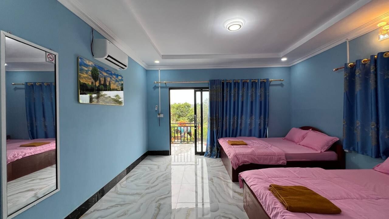 Family Room, Garden View