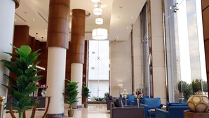 A spacious lobby with high ceilings, large columns, and modern seating arrangements. - Banan Hotel Suite (Tabuk)
