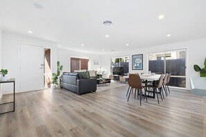 Interior - Domi Rentals - The Willow Home (Glen Waverley)