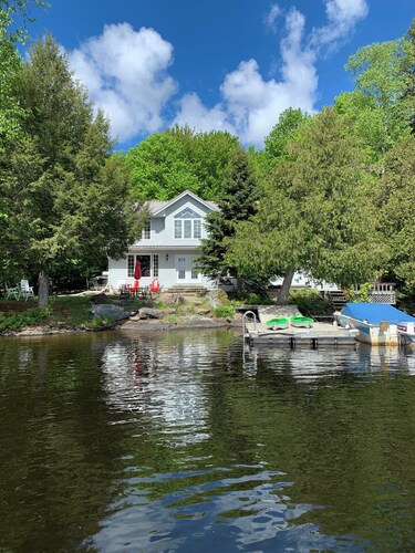 Mali's 3-Bedroom Large Lakeview Retreat on Lake Cecebe that is magical.